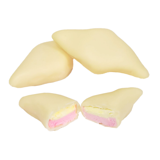 Spekjes omhuld met witte chocolade, met een doorgesneden spekje dat de roze en witte binnenkant laat zien.