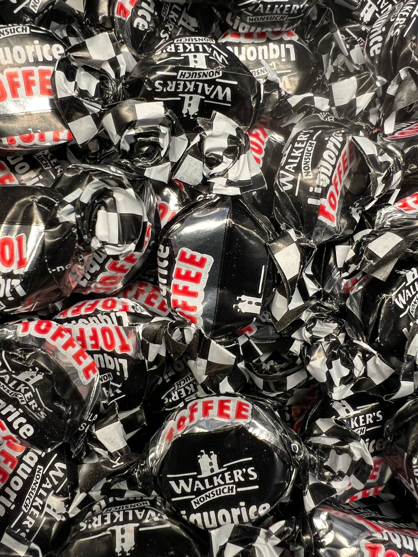 Droptoffee van Walkers - Boterige toffee met rijke drop smaak van Walkers
