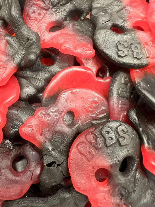 Framboos Drop Skulls van Bubs - Grote schedelvormige snoepjes met framboos en drop smaak, 6cm, vegan
