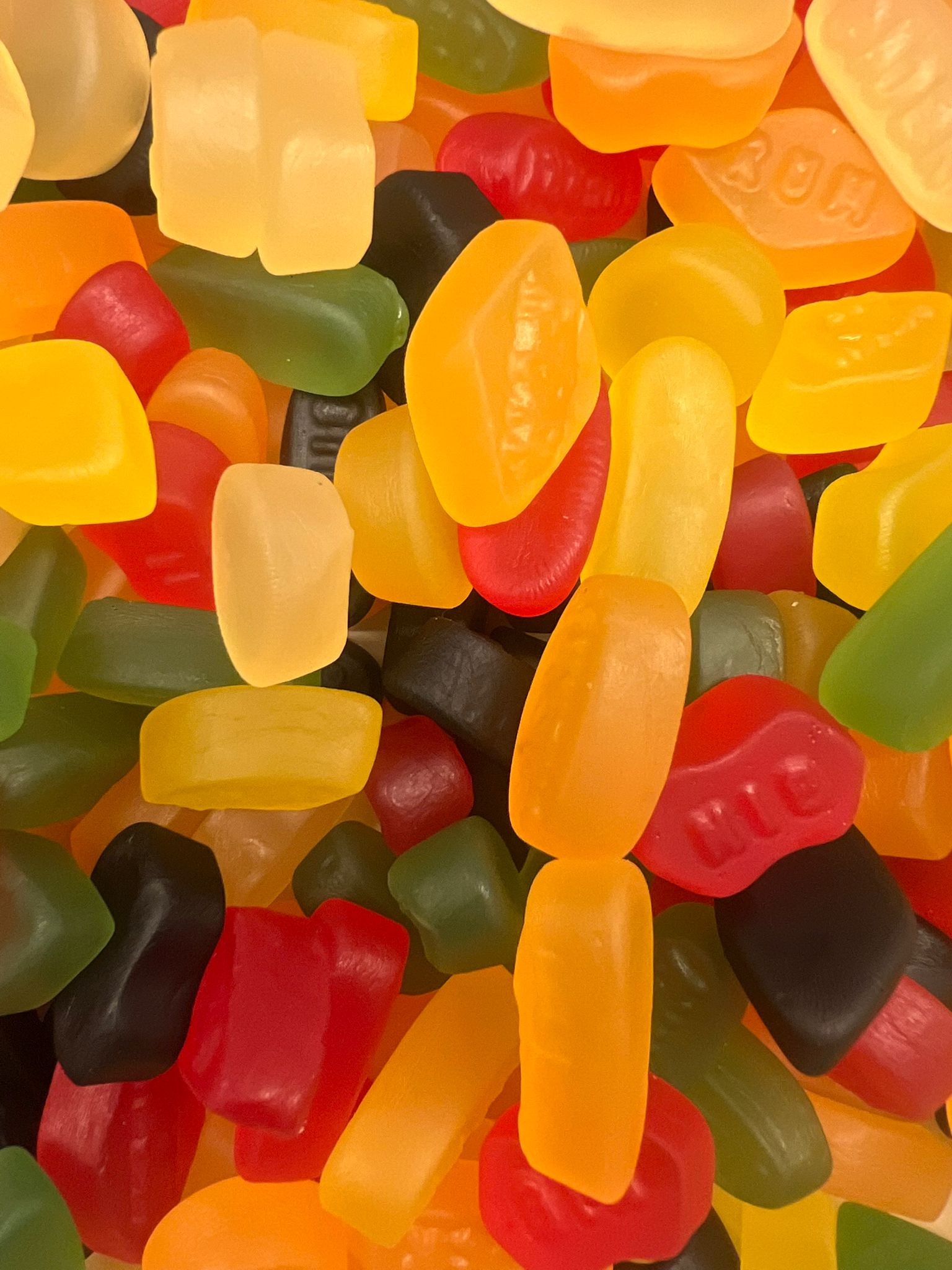 Winegums van Frisia – kleurrijke mix van zachte fruitwinegums in geel, oranje, rood, groen en zwart van Snoepkes.nl