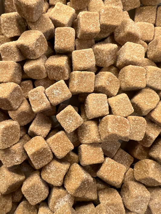 Zoute Griotten van Venco - vierkante zachte snoepjes met gesuikerde buitenlaag en smaak van anijs, zoethout en zoute drop
